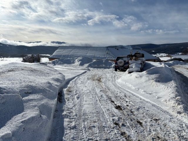 Parking privé devant ou à côté du gîte.